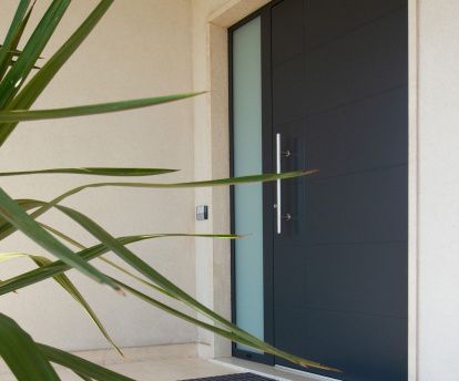 Drzwi nakładkowo aluminiowe