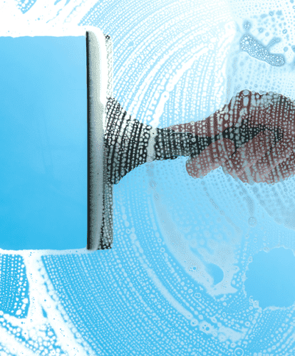 czym najlepiej myć okna