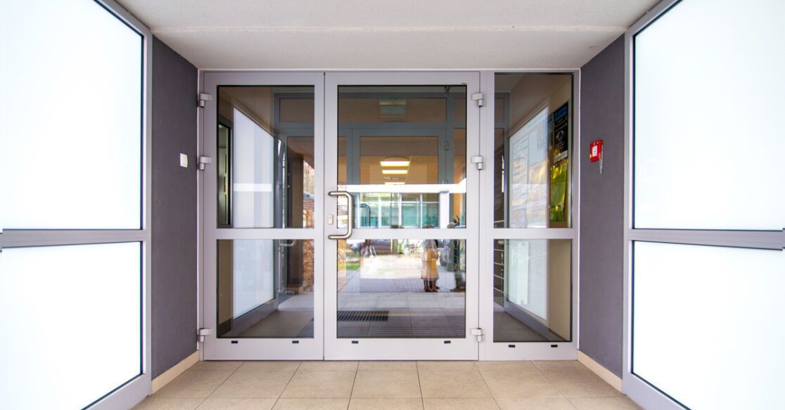 drzwi przeciwpożarowe na co zwrócić uwagę