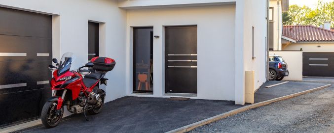 Nakładkowo aluminiowe drzwi od producenta DAKO