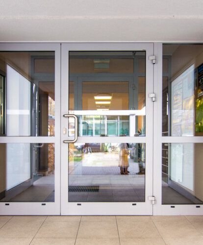 drzwi przeciwpożarowe na co zwrócić uwagę