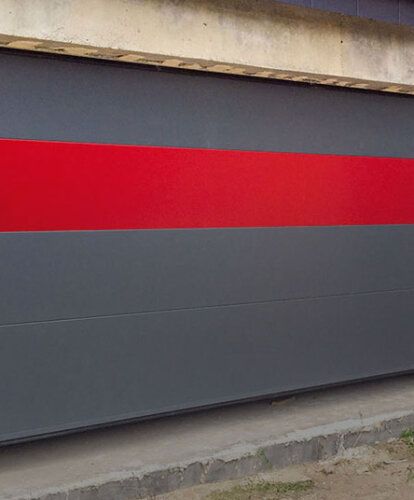 montaż bramy garażowej segmentowej