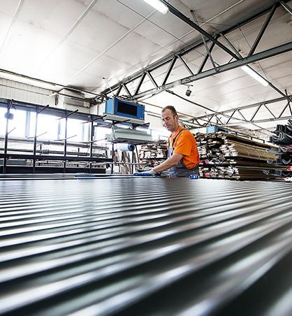 Linia produkcyjna - bramy garażowe Linia produkcyjna - bramy garażowe